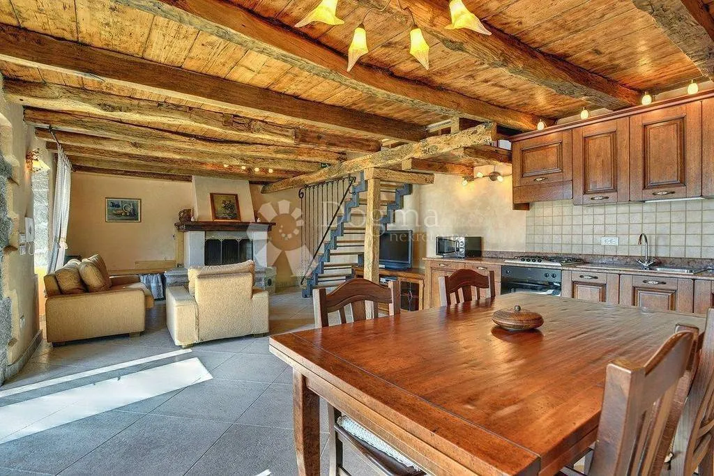 Salle à manger - Historic Stone House with Pool in Lupoglav