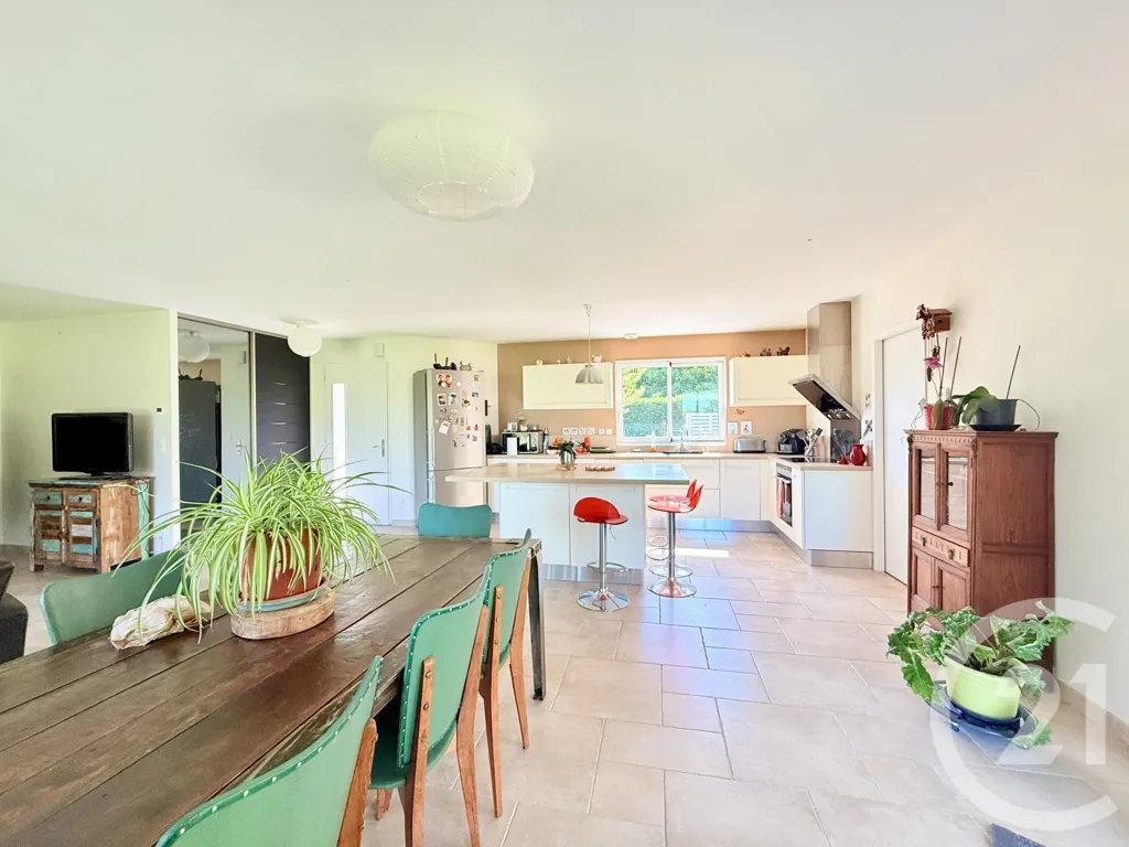 Dining Room - Spacious House with Garden in Daignac