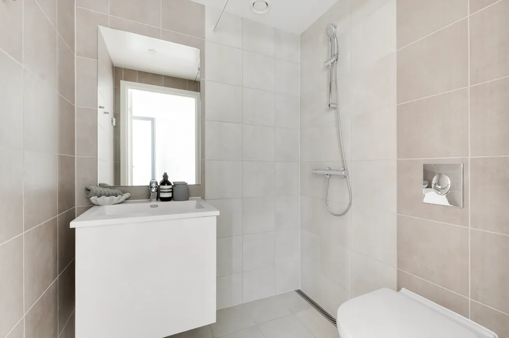 Bathrooms - 1-Bedroom Apartment with Private Bathroom in Østerbro