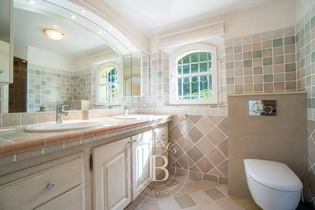 Vannitoad - Luxury Villa with Pool in Valbonne