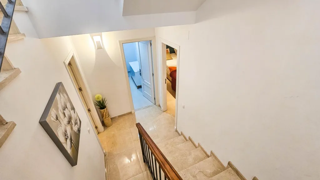 Pièces - Refurbished Semi-Detached with Pool in La Duquesa