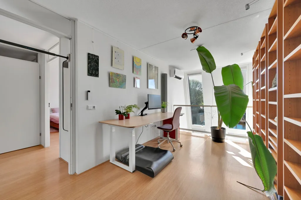 Bureau - Waterfront Villa with Terrace in Wateringse Veld