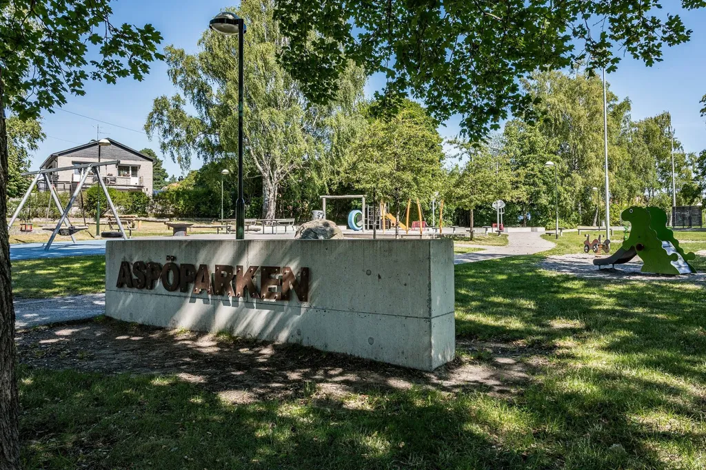 Loft Apartment with Vindskänsla in Örby