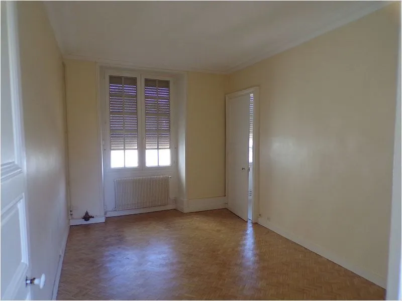 Toad - 2-Bed Flat with Parking in Crosne Centre