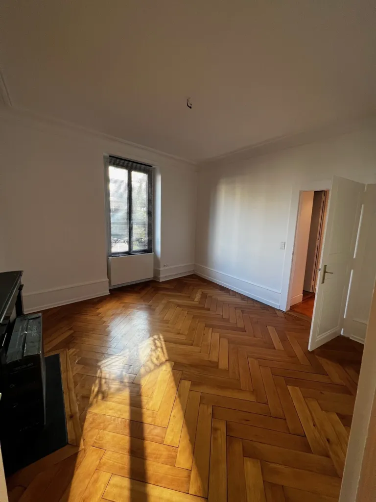 Toad - 3-Bed Flat with Sea View in Evian Centre