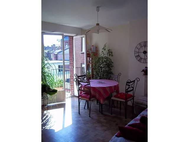 Salle à manger - Appartement F3 avec Balcon près de la Faculté de Médecine