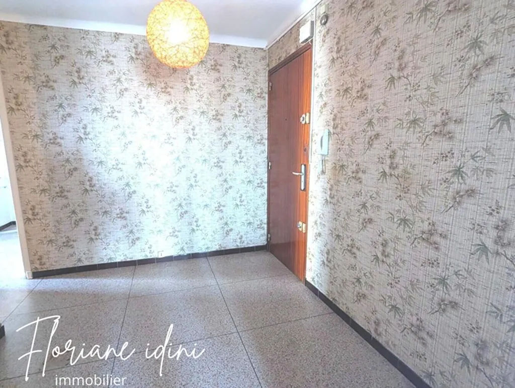 Hallway - T3 Flat with Balcony in 92,000 EUR Zone