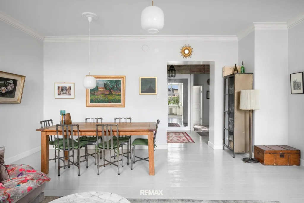 Dining Room - Renovated Apartment with Sauna in Helsinki