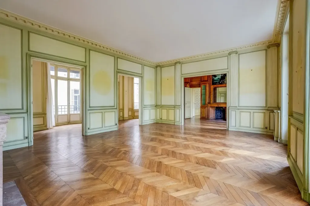 Séjour - Appartement 8 Pièces avec Balcon au 2ème Étage, Paris 6