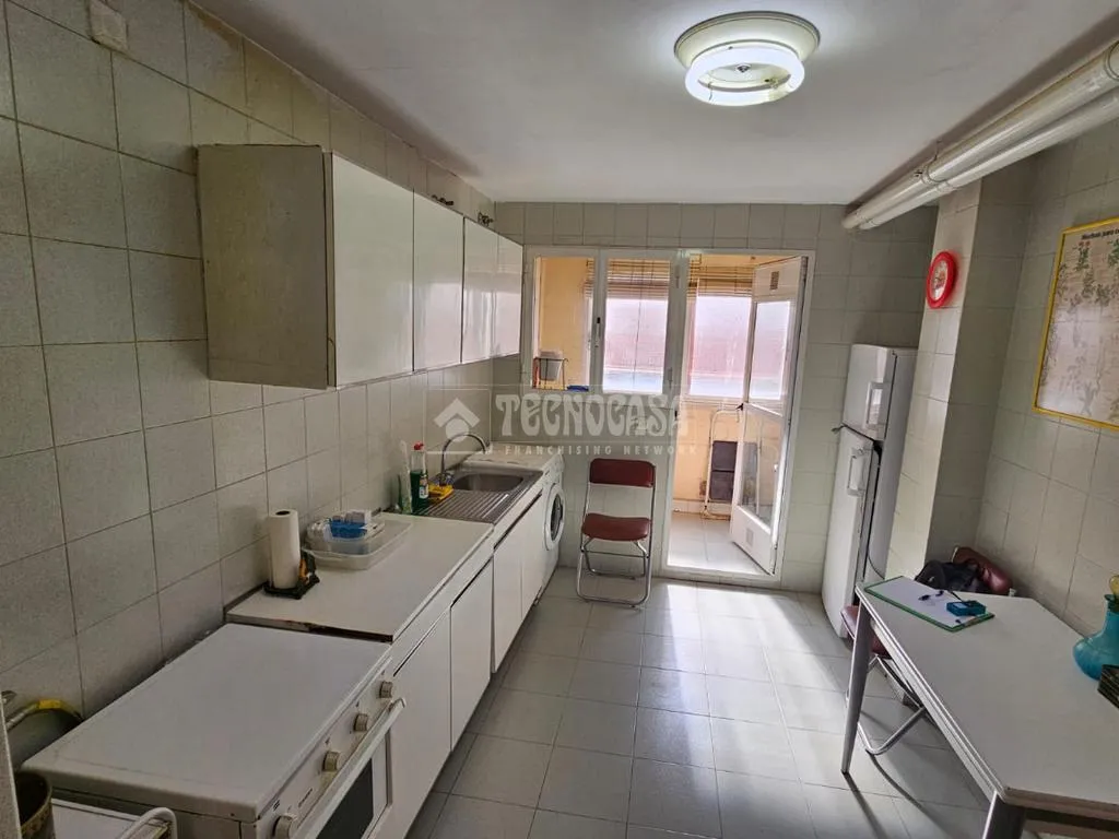 Cuisine - Flat with Metro Access in Valdeacederas