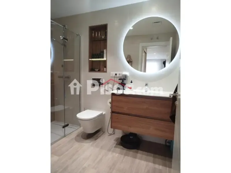 Salles de bain - Modern Flat with Terrace near University