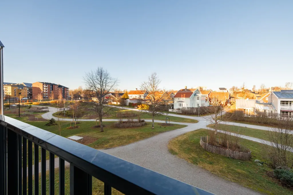 Balcon - Modern Flat with Pool in Södra Ladugårdsängen