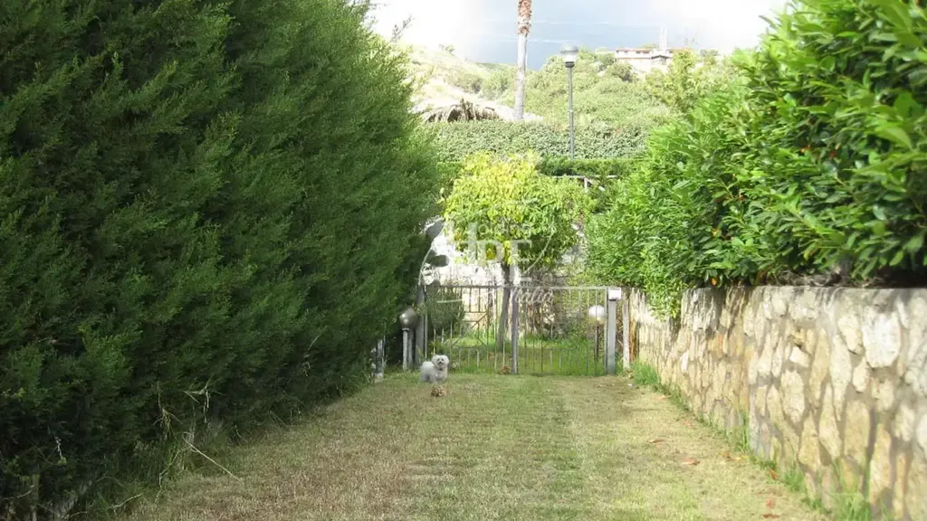 Aed - Villa with Pool in Exclusive Park, Bonifati