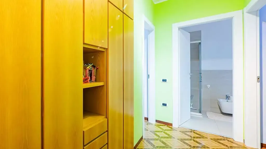 hallway_entrance