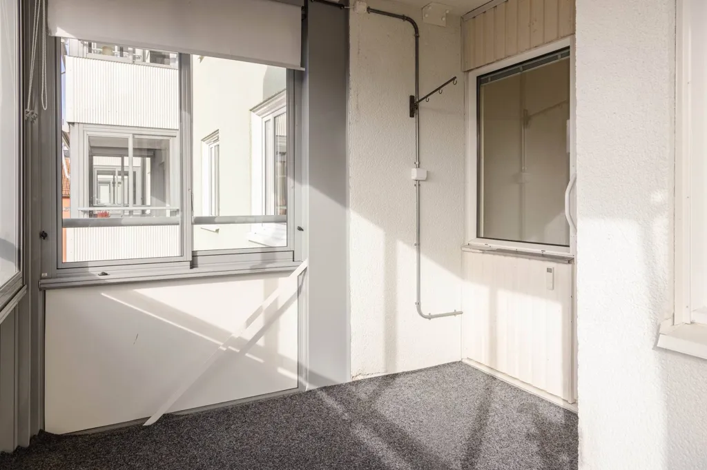 Modern Flat with South-Facing Balcony in Norr