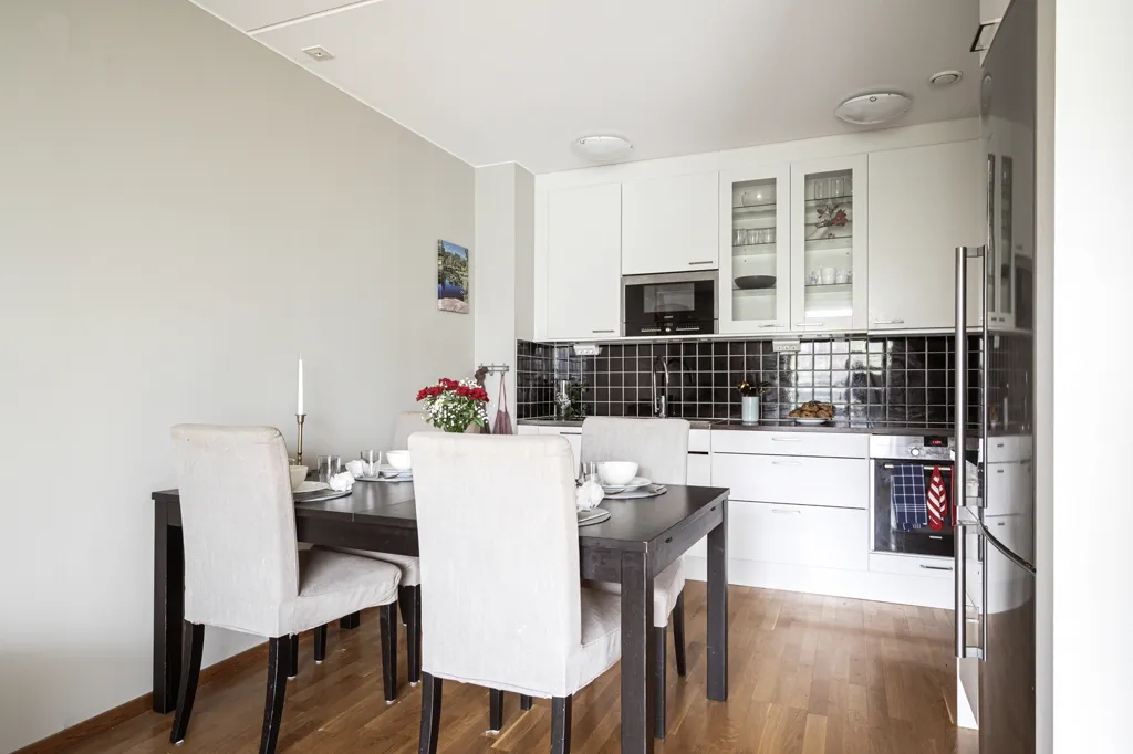 Sala da pranzo - Efficient Two-Bedroom Flat with South-Facing Balcony in Gothenburg