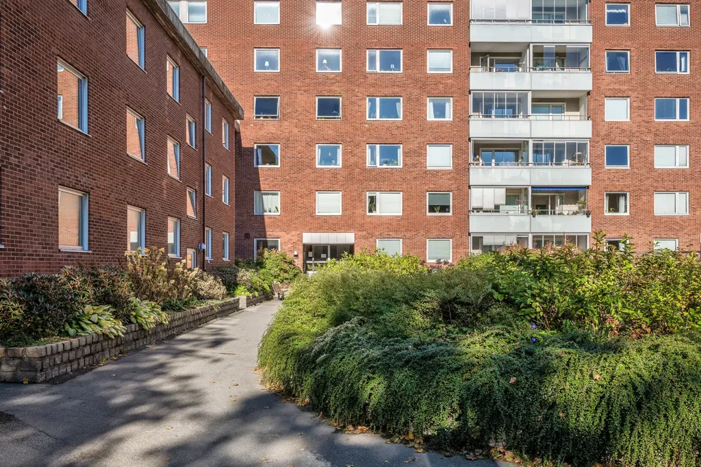 Giardino - Modern Two-Bedroom Flat with Large Windows in Majorna