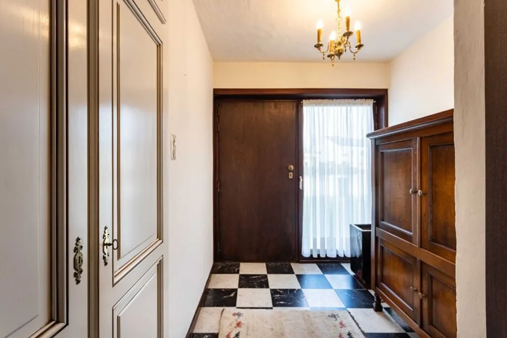 Entrée - Maison Individuelle à Rénover dans un Cadre Calme à Harelbeke