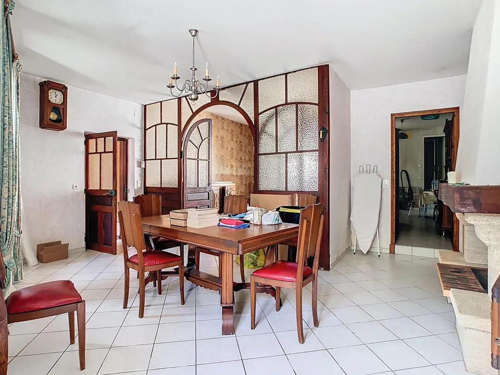 Salle à manger - Maison avec Garage et Terrain Constructible près des Commerces