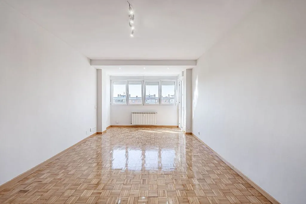 Pièces - 3-Bedroom Flat with Terrace in Aluche