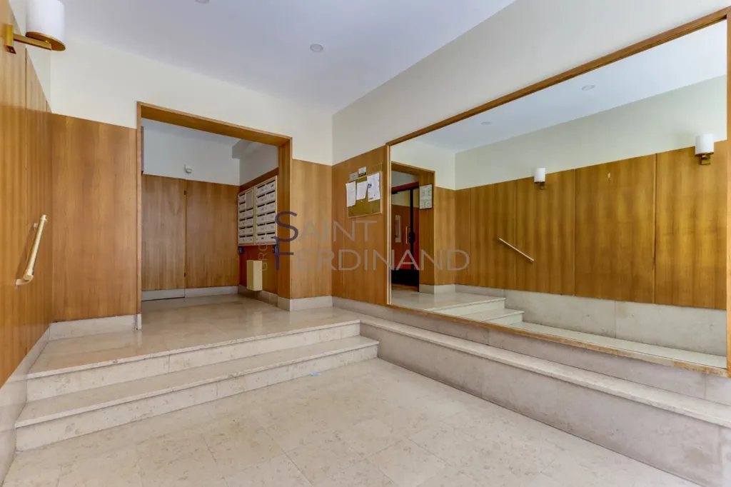 hallway_entrance