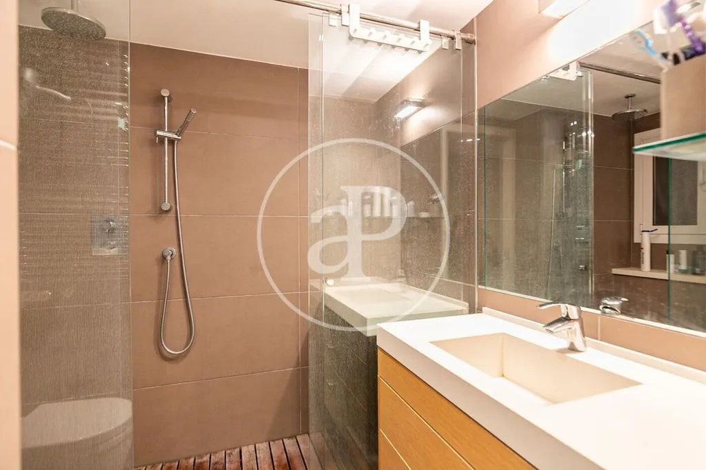 Salles de bain - Luxury Flat with Terrace in Tres Torres, Barcelona