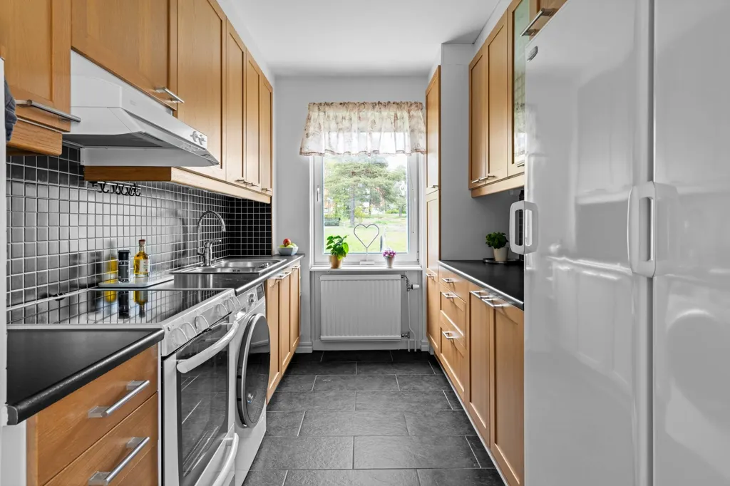 Cucina - Apartment with South-Facing Balcony in Tullingeberg