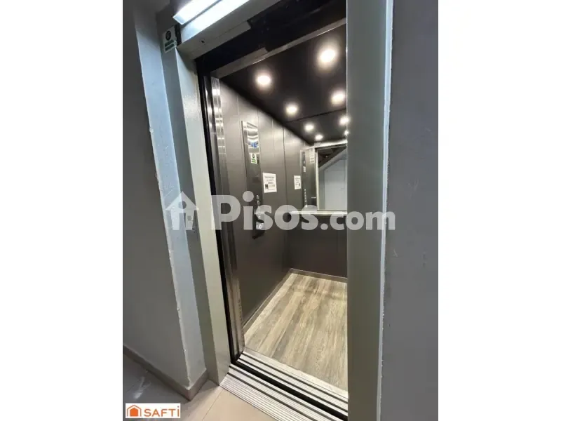 Esik - Reformed Apartment with Balcony in Amposta