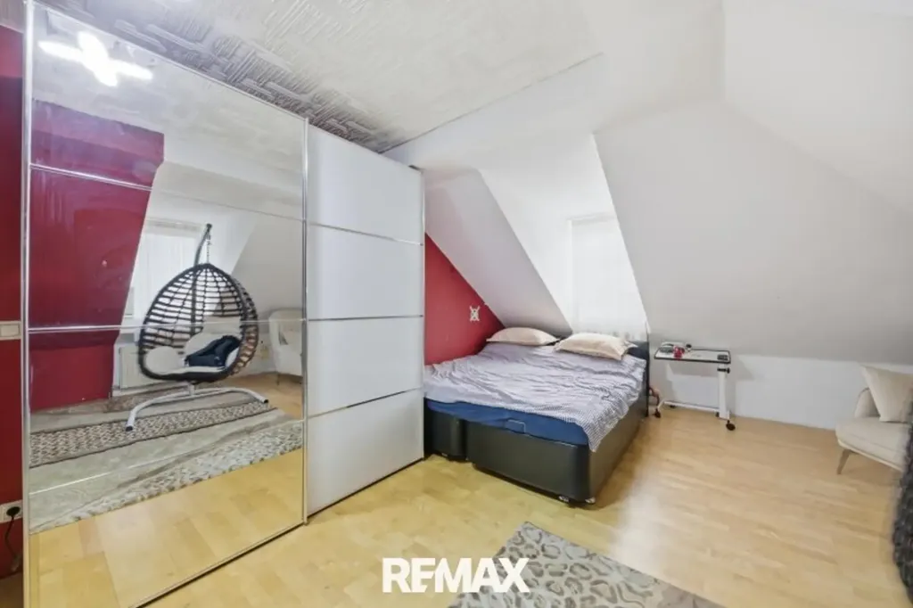 Chambres - Multi-Unit House with Expansion Potential in Haschendorf