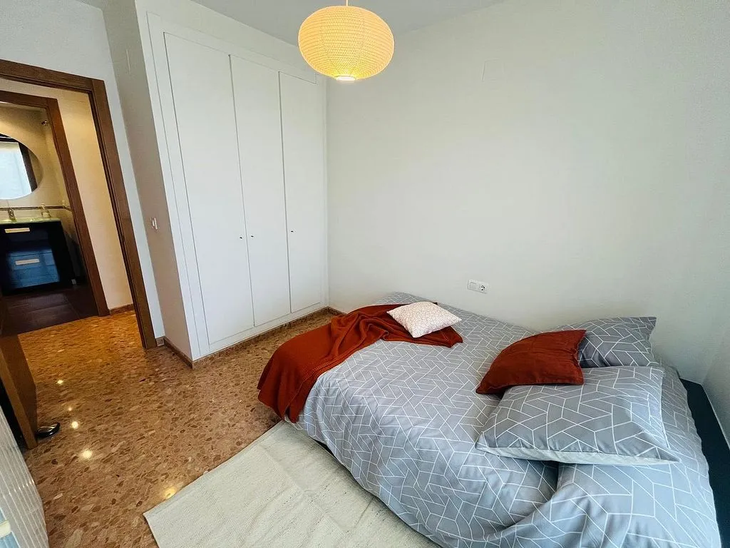 Bedrooms - Student-Friendly Flat with Balcony in Moncada