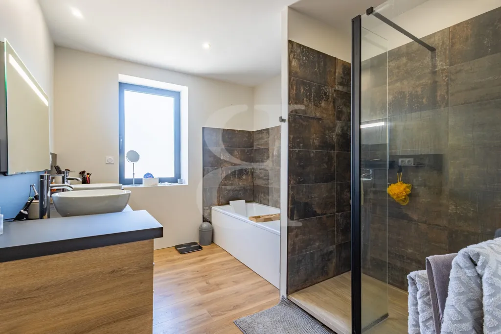 Bagni - Charming Townhouse with South-Facing Terrace in Graveson
