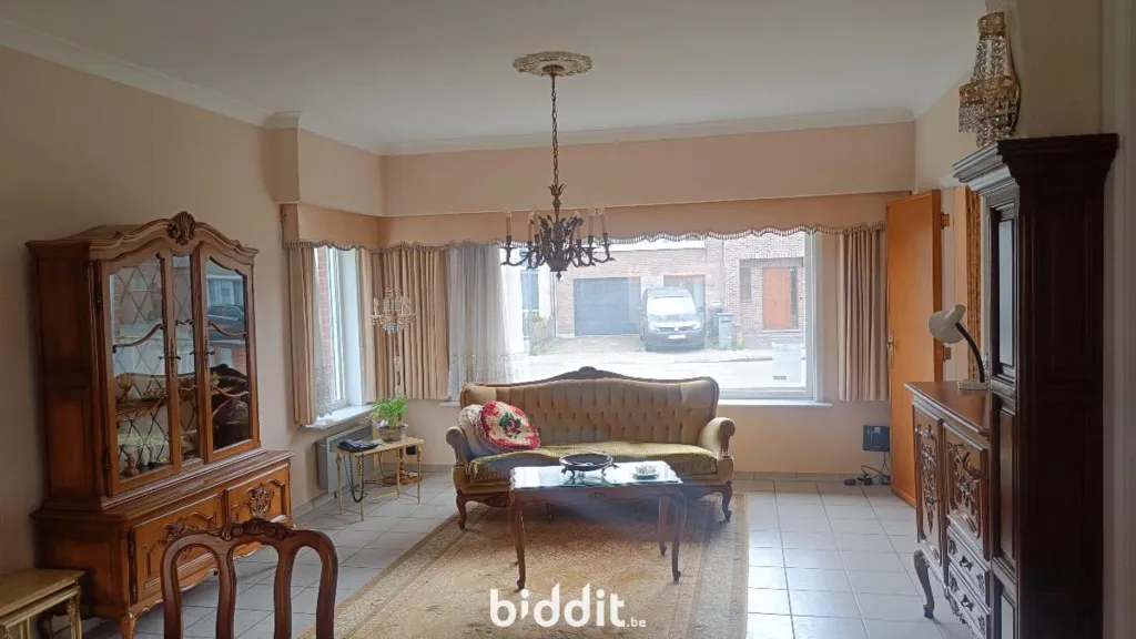 Elutuba - Detached House with Garden in Well-located Area