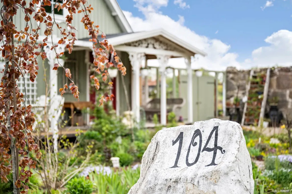 Aed - Historic Farmhouse with Garden in Harholma