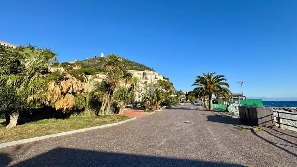 Quadrilocale with Sea View Balcony in Noli