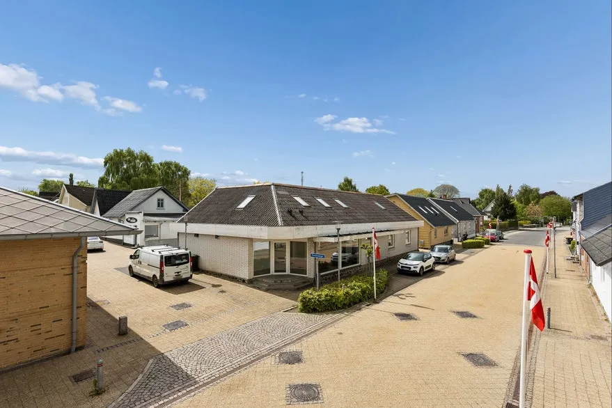 Välivaade - Mixed-Use Property with Garden in Ejstrupholm