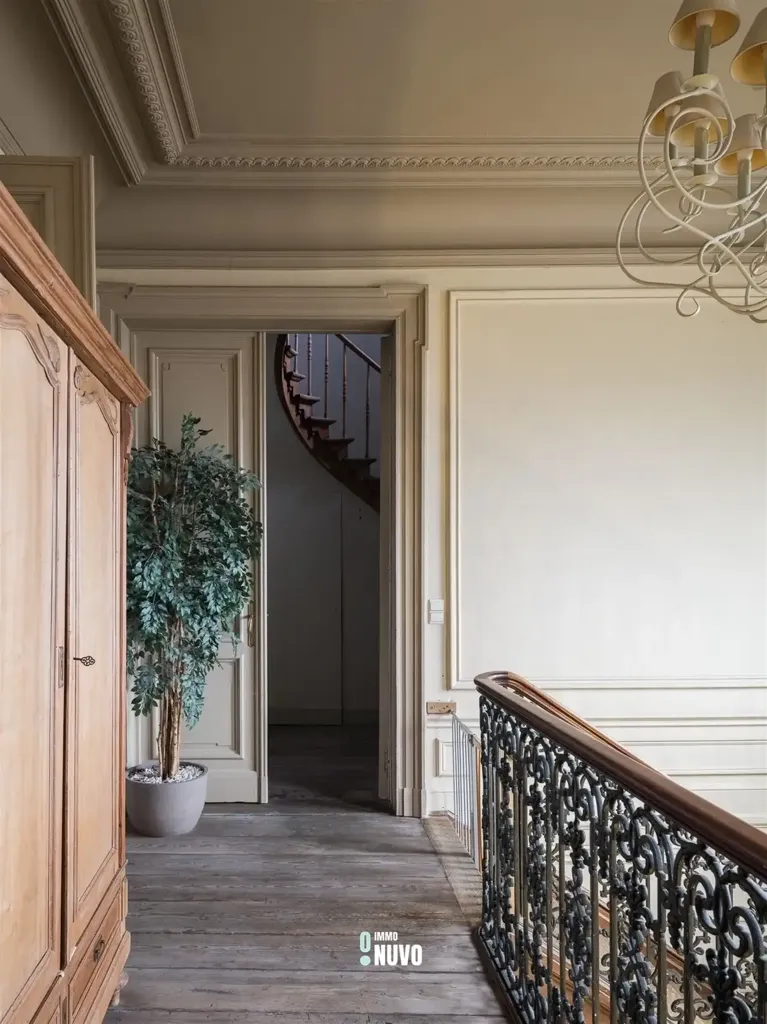 Esik - Master House with Commercial Space in Aalst