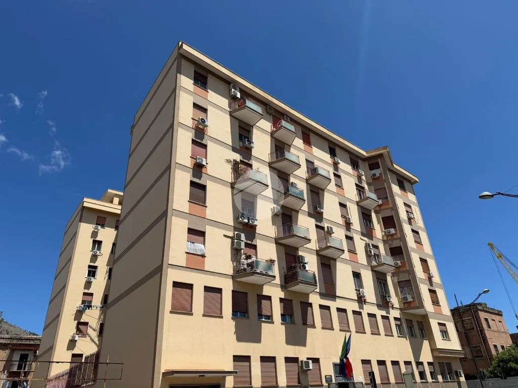 Exterior - 2-Bedroom Apartment with Balcony in Palermo