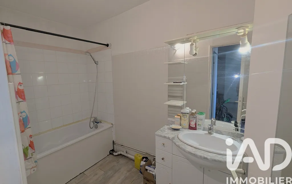Salles de bain - Appartement avec Vue Dégagée à Vitrolles