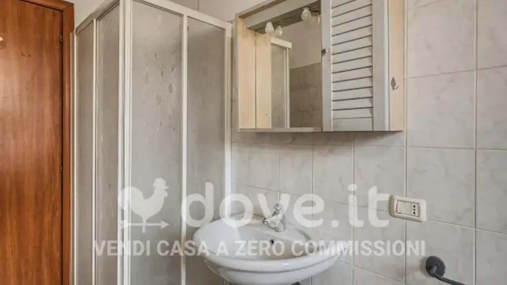 Bathrooms - Twin-Unit with Private Garden in Pontida