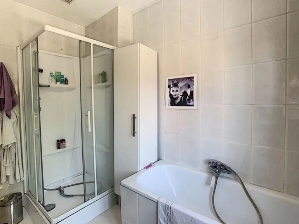 Salles de bain - Appartement à Leuven, Proche du Centre-Ville