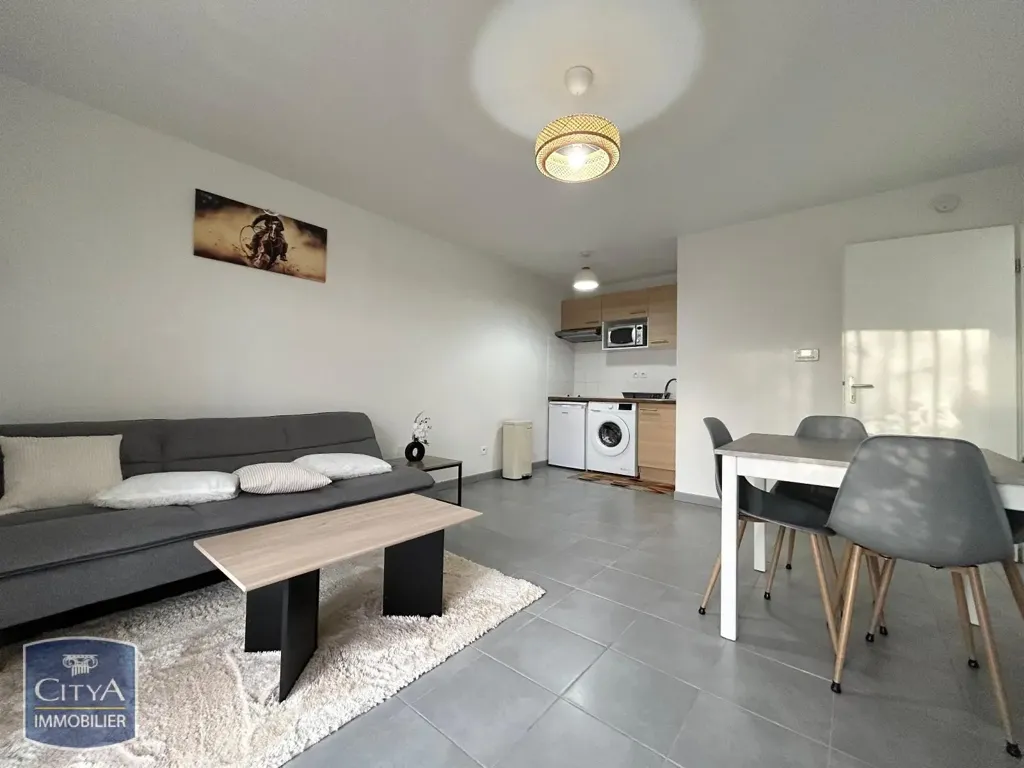 Living Room - Meubled 2-Bedroom Flat with Balcony in Pau