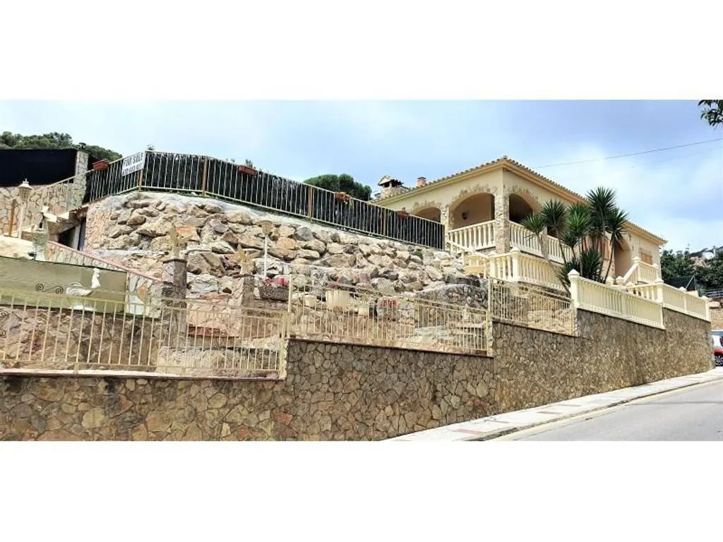 Välivaade - Luxury House with Pool in Lloret de Mar