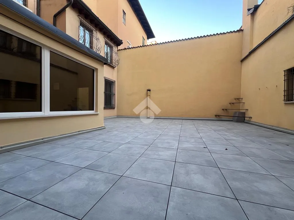 Jardin - Quadrilocale with Terrace in Brescia Centre