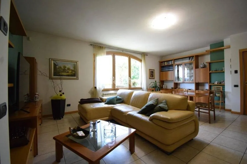 Living Room - Luxury Villa with Private Garden in Brugherio