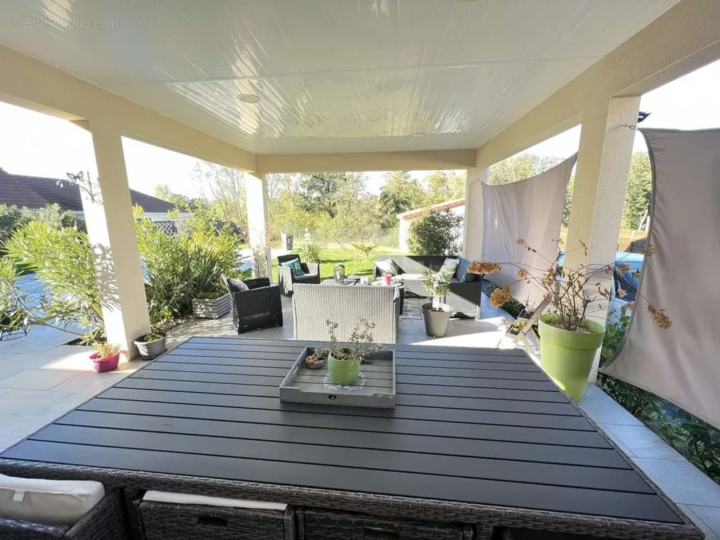Terrasse - Villa de Plain Pied avec Piscine à 10 min de Montluçon