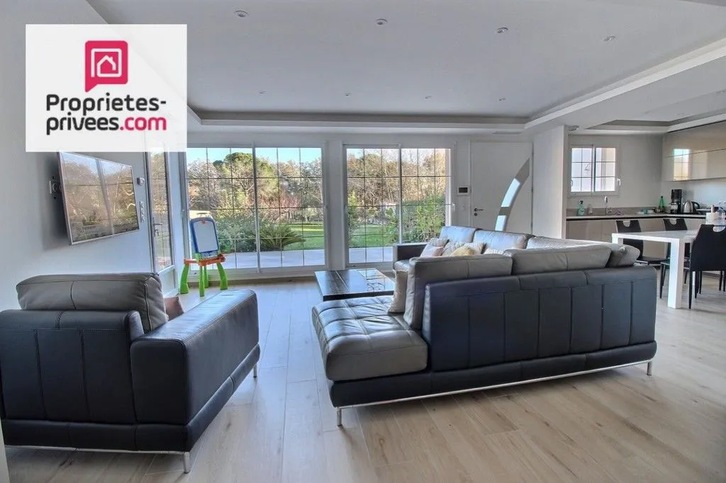 Soggiorno - Luxury Villa with Multiple Units in Fréjus