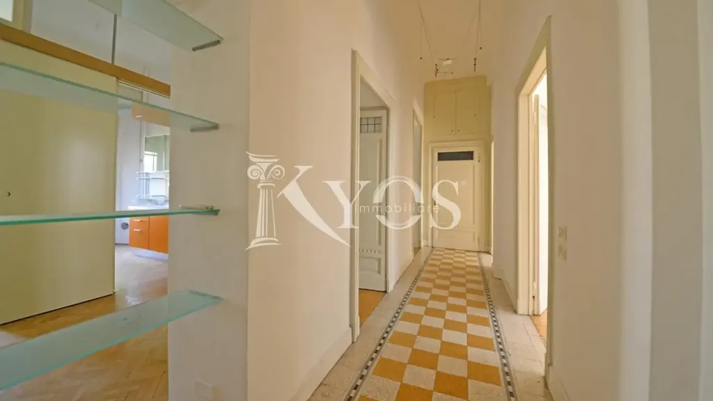 Esik - Historic Triplex with Balcony in Milan