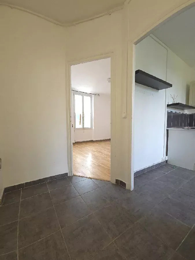 Elutuba - Duplex Townhouse in Creil Centre