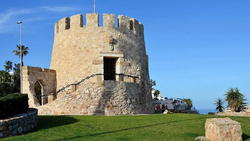 Välivaade - North-Facing Loft with Balcony in Torrevieja Centre