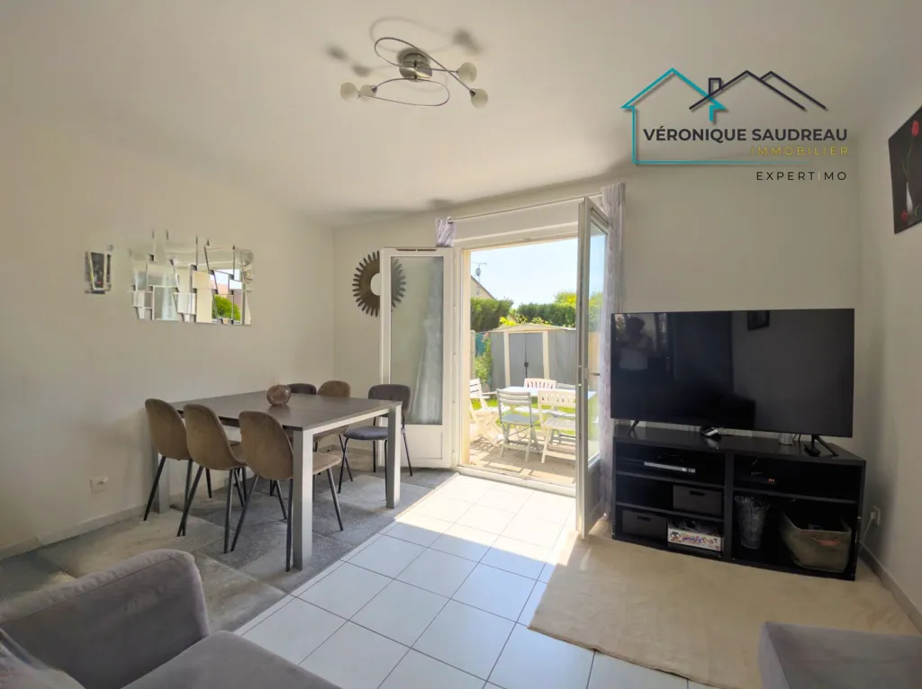 Terrass - Recent House with Garden in Coignières Centre